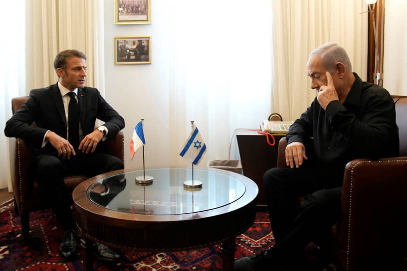 Президент Франции Эмманюэль Макрон заверил израильского премьера Биньямина Нетаньяху в том, что Израиль не одинок «в этой войне против терроризма»