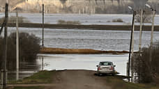 Вода вышла на дорогу