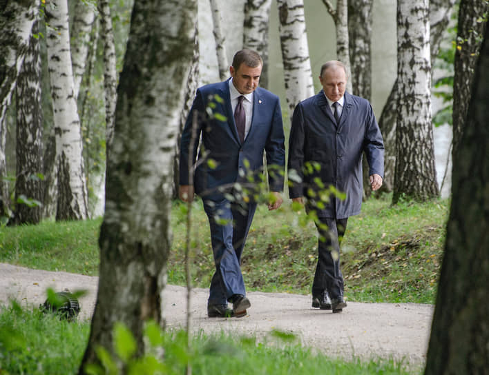 В должности помощника Владимира Путина Алексей Дюмин (слева) должен позаботиться о двух национальных достояниях России — оборонной мощи и федерализме