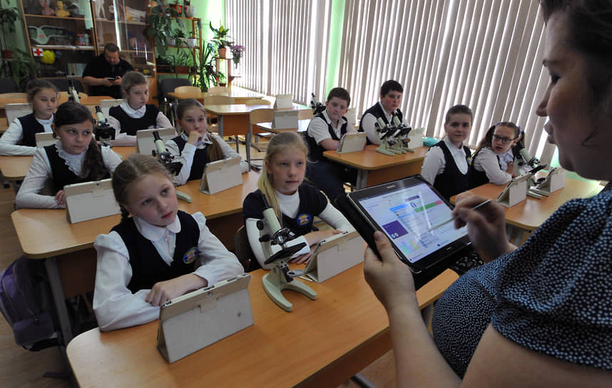 В Госдуме настаивают, что электронные гаджеты отдаляют учителя от учеников