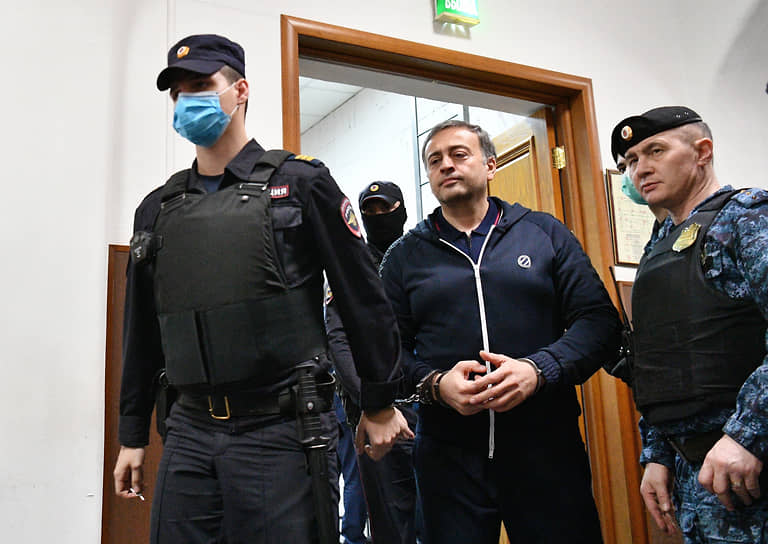 Бывший заместитель министра МВД Дагестана Руфат Исмаилов (в центре)