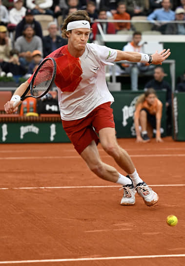 Российский теннисист Андрей Рублев во время матча с испанским теннисистом Педро Мартинесом-Портеро