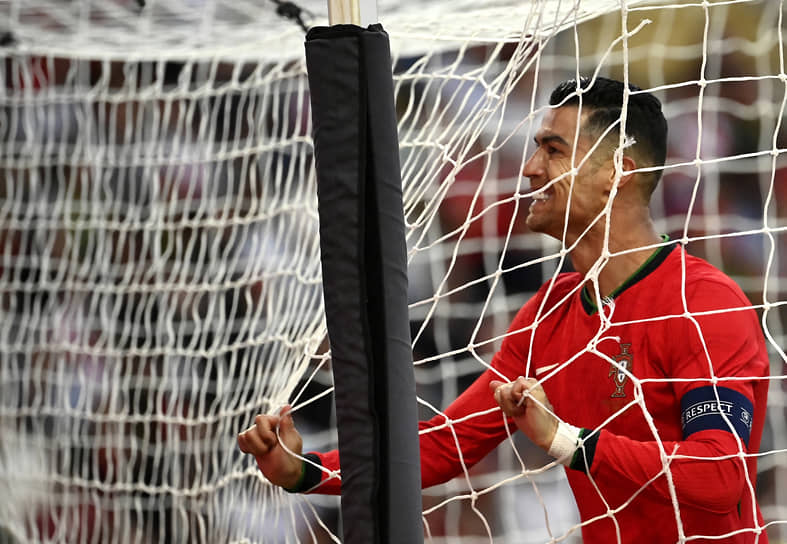 39-летний Роналду, как и в позапрошлом и прошлом десятилетиях, является лидером сборной Португалии