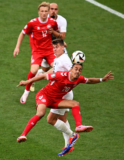 Двух очков в матче со словенцами сборную Дании (в красной форме) лишил провал в концовке