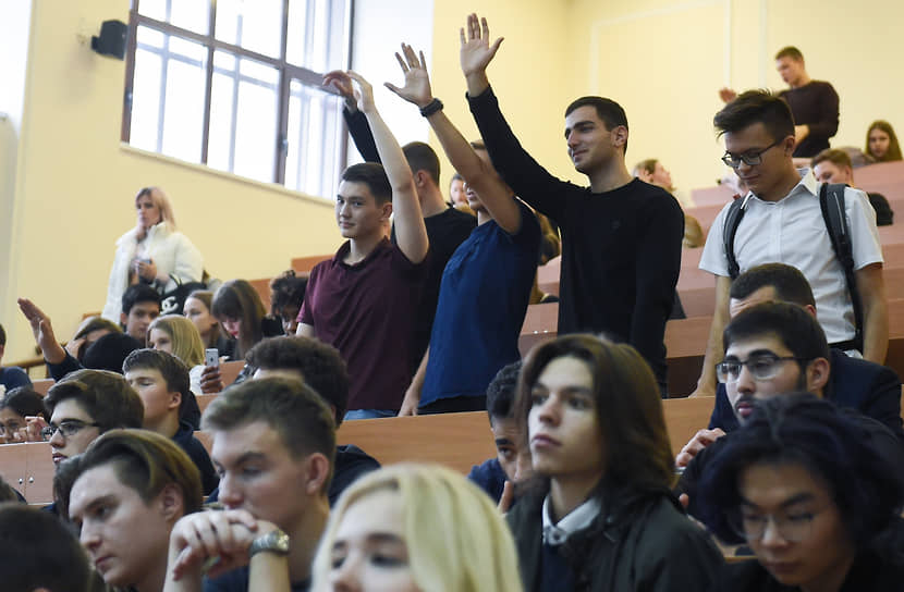 Молодые россияне ценят право на бесплатное образование больше, чем политические права
