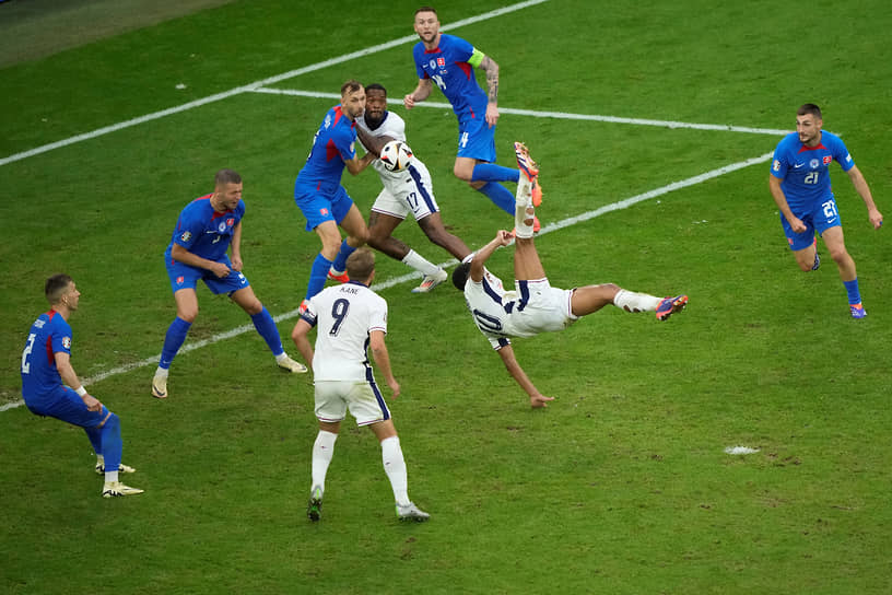 Феноменальный удар через себя Джуда Беллингема на исходе компенсированного времени спас сборную Англии от позорного вылета в стартовом раунде play-off чемпионата Европы