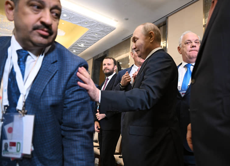 Владимир Путин походя отодвинул от себя одного из турецких журналистов