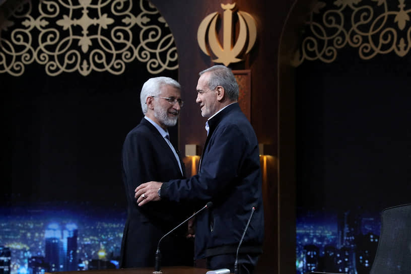 Консерватор Саид Джалили (слева) и представитель умеренных сил Масуд Пезешкиян (справа) жестко пикировались на дебатах, но объединяет их сам факт того, что они оказались на этой сцене. А значит, были предварительно одобрены верховным лидером Ирана аятоллой Хаменеи