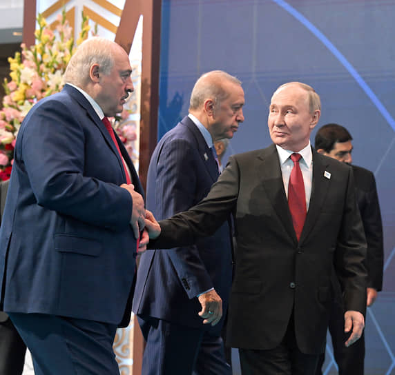 Лукашенко стал членом ШОС. С чем его и поздравляют
