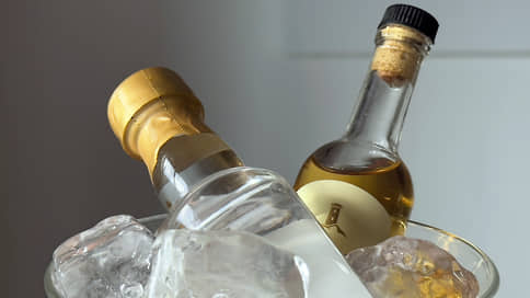 «Тельняшка» стограммовая // Алкогольные компании наращивают выпуск водки в малой таре