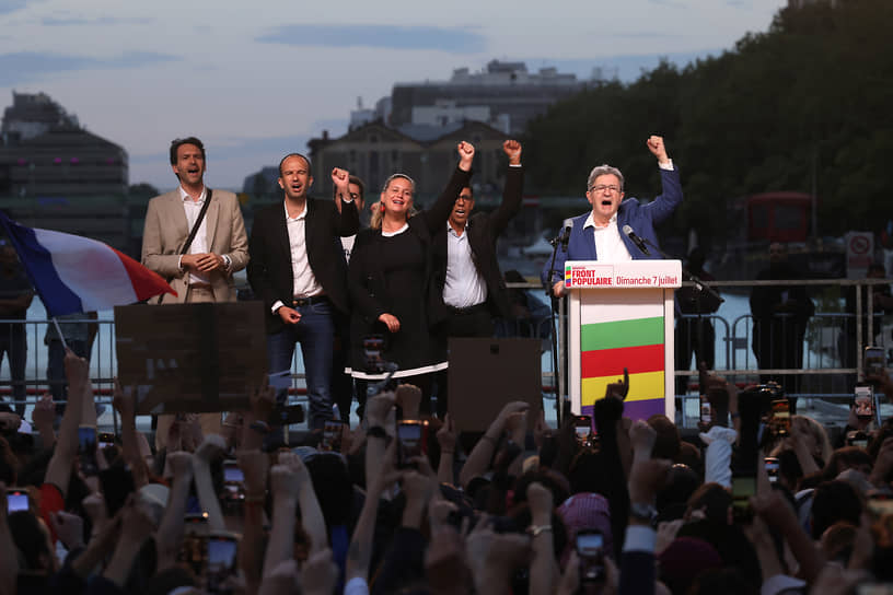 Глава крайне левой партии «Непокорившаяся Франция» (LFI) Жан-Люк Меланшон (справа) с соратниками нескромно радовались результатам голосования