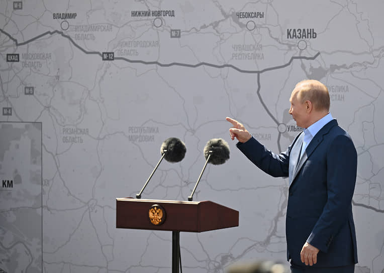 Президент России Владимир Путин во время церемонии открытия движения по Северному обходу Твери (16 июля 2024 года)
