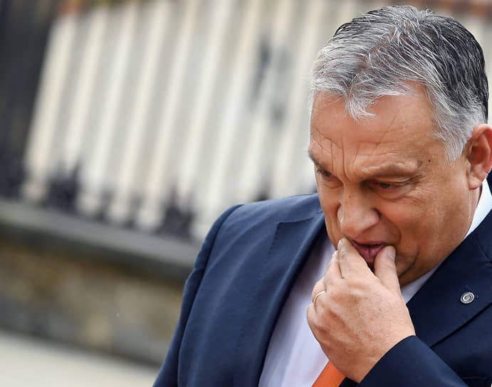 Премьер Венгрии Виктор Орбан, похоже, готов к разным санкциям со стороны коллег по ЕС, но прекращать свою миротворческую деятельность не собирается