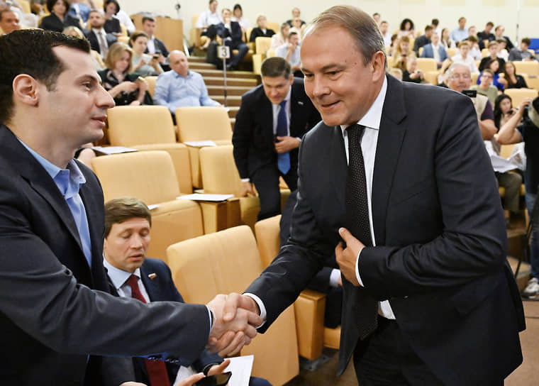 Сооснователь АБА Максим Перлин (слева) и зампредседателя Госдумы Петр Толстой (справа) 