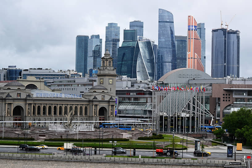 Площадь Европы у Киевского вокзала Москвы