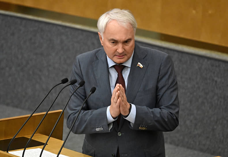 Председатель думского комитета по обороне Андрей Картаполов упросил коллег не голосовать за самовольщиков и беспредельщиков