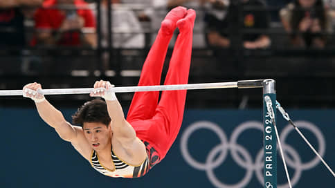 Китайские гимнасты сорвались с золота // Оно досталось японской команде