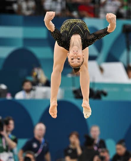 Алжирская гимнастка Кайлия Немур