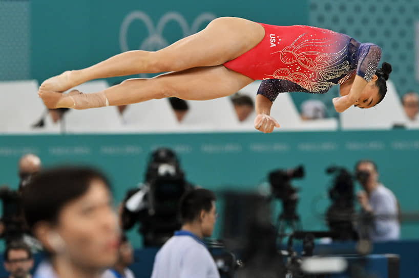 Американская гимнастка Суниса Ли