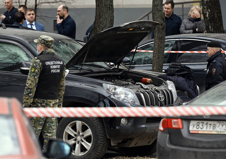 Место взрыва автомобиля Toyota Land Cruiser Prado, принадлежавшего бывшему подполковнику СБУ Василию Прозорову