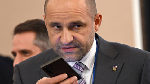 Губернаторозамещение // Сменились 12 глав регионов и один полпред президента