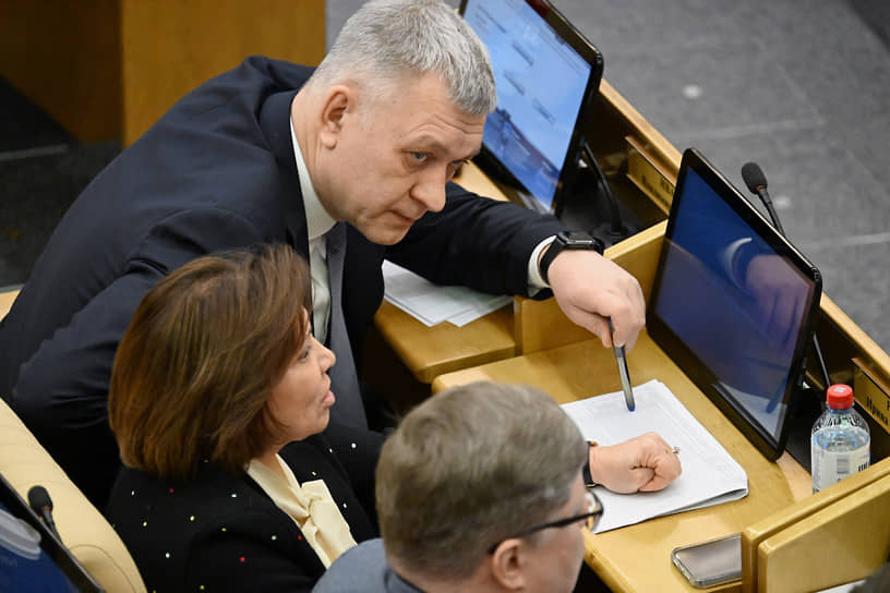 Председатель комитета Госдумы по делам национальностей Владимир Иванов и заместитель председателя комитета Госдумы по международным делам Ирина Роднина