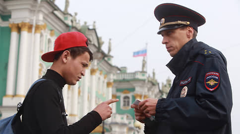 Нелегальным мигрантам настроили сеть // МВД добавило более полумиллиона человек в реестр контролируемых лиц