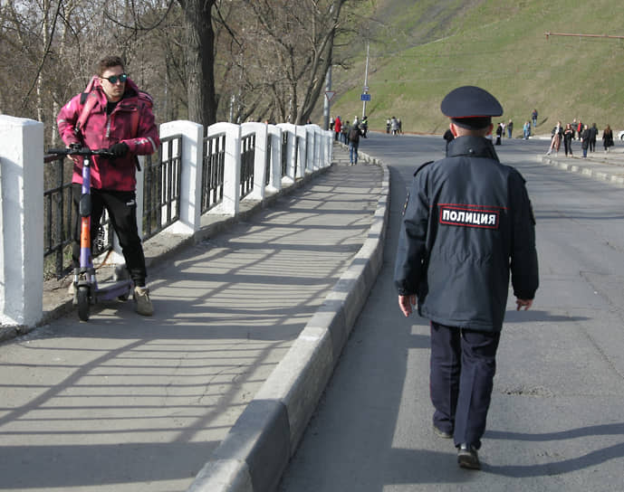 В случае утверждения поправок к ПДД водители электросамокатов не смогут проезжать мимо полиции спокойно