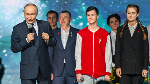 Владимир Путин пришел в Движение // На Краснопресненской набережной в этот день били гейзеры и скандировали Рос-си-я!