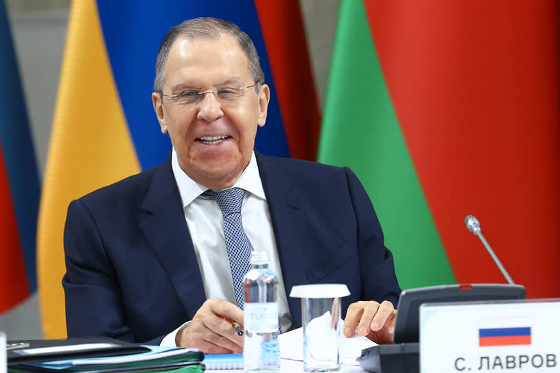 В столице Казахстана министр иностранных дел РФ Сергей Лавров был награжден орденом Казахстанского митрополичьего округа «Мир и согласие»