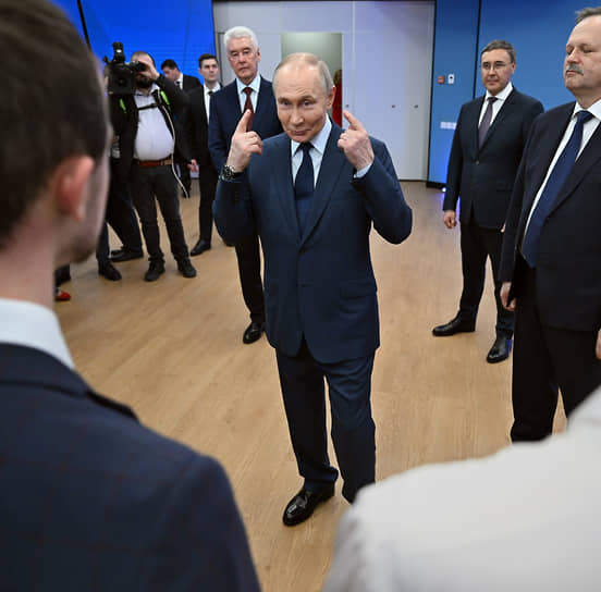 Владимир Путин объясняет студентам значение Илона Маска для человечества