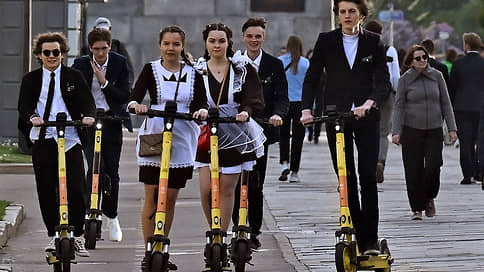 Users of rolling electric scooters were offered to verify through « public services »