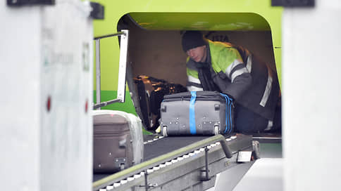 More than half of passengers of airlines flies without baggage