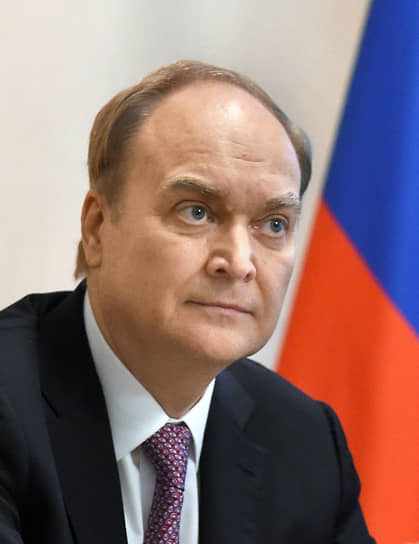 Анатолий Антонов