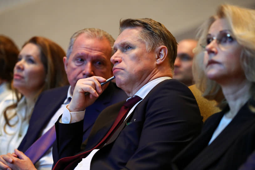 На годовой коллегии Минздрава глава ведомства Михаил Мурашко (в центре) и вице-премьер Татьяна Голикова (справа) вглядывались в будущее российского здравоохранения