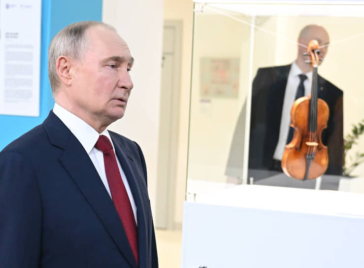 Владимир Путин в музыкальной школе сыграл на всех струнах Дональда Трампа