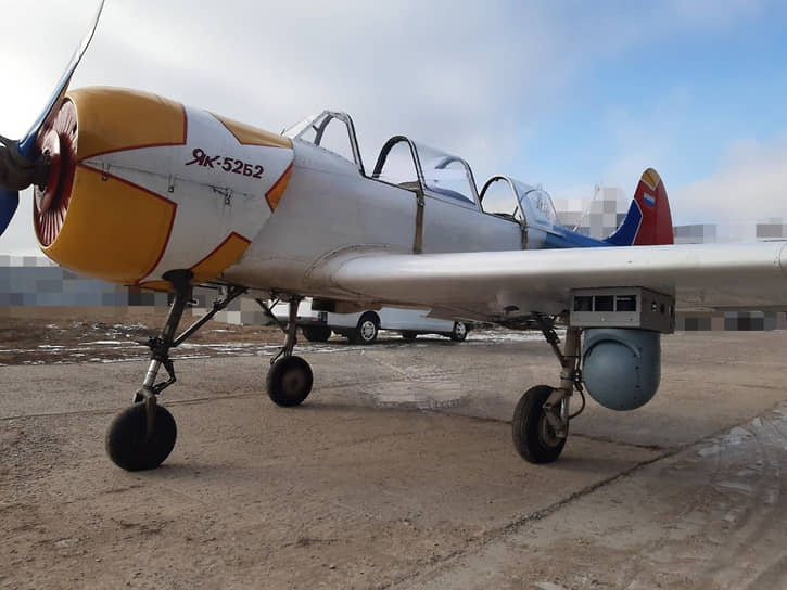 Самолет Як-52Б2