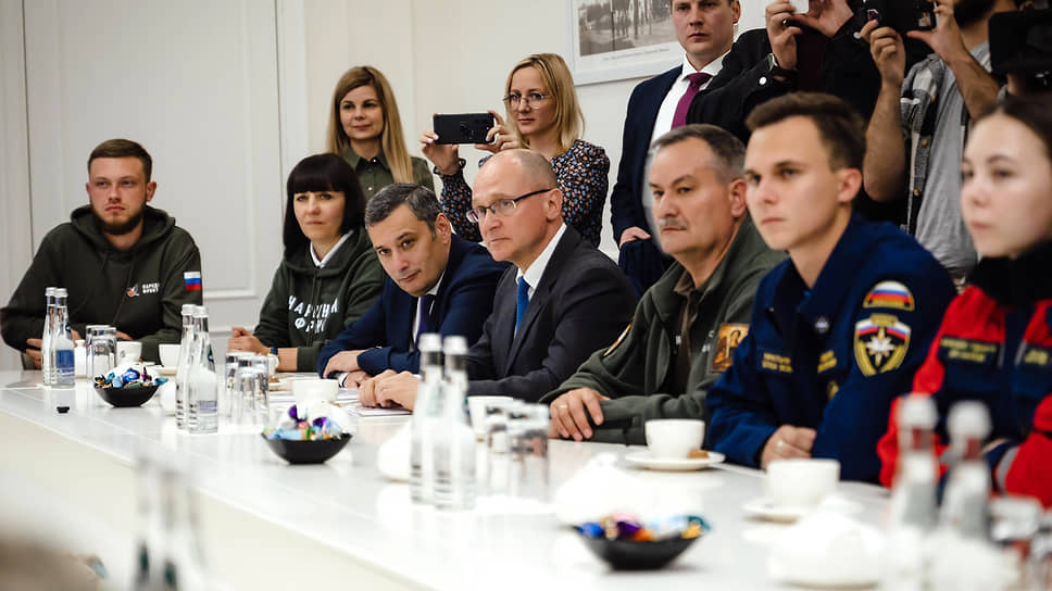 На встрече с волонтерами было многолюдно