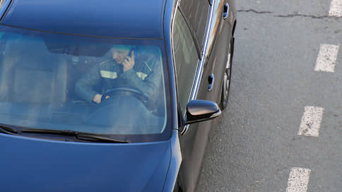 В Подмосковье начали штрафовать за разговор по телефону за рулем