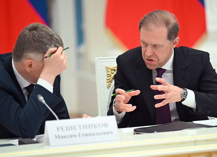 Максим Решетников и Денис Мантуров перед началом встречи уже погрузились в ее смыслы