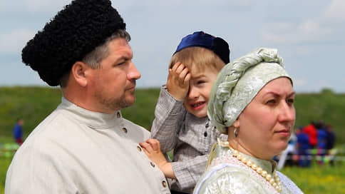 Russian families are less likely to punish children with a belt and more often deprive gadgets