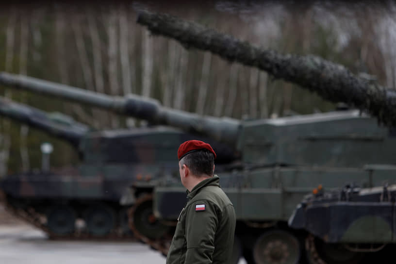 Военнослужащий польских ВС и танк Leopard 2 