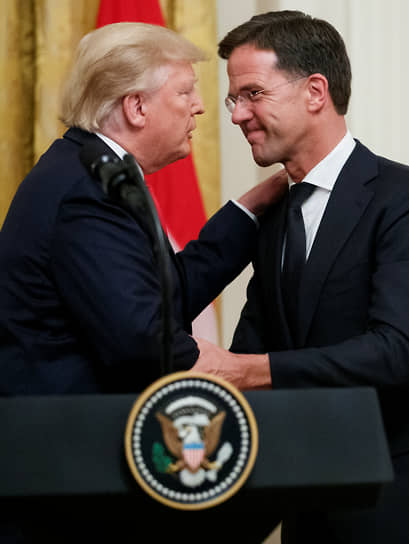 Генсек НАТО Марк Рютте (справа) и его подчиненные сделали все, чтобы предстоящий саммит альянса понравился Дональду Трампу