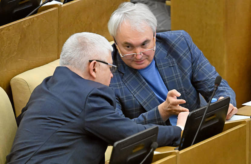 Василий Пискарев (слева) и Андрей Картаполов
