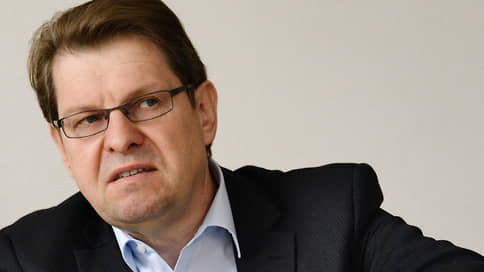 Манифестом не вышел // Депутат от немецких социал-демократов наказан за призыв к диалогу с Россией