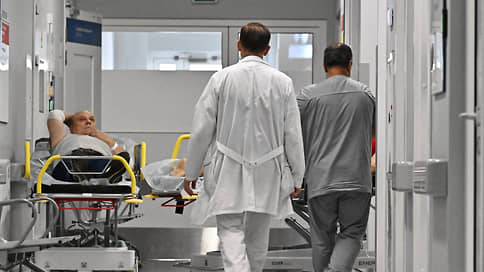 Не рублем, так экзаменом // Выпускников-медиков хотят не допускать к работе без трех лет стажа в госклиниках