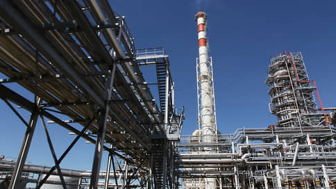 Бензину не хватает баланса // Сокращение предложения топлива при устойчивом спросе толкает вверх биржевые цены