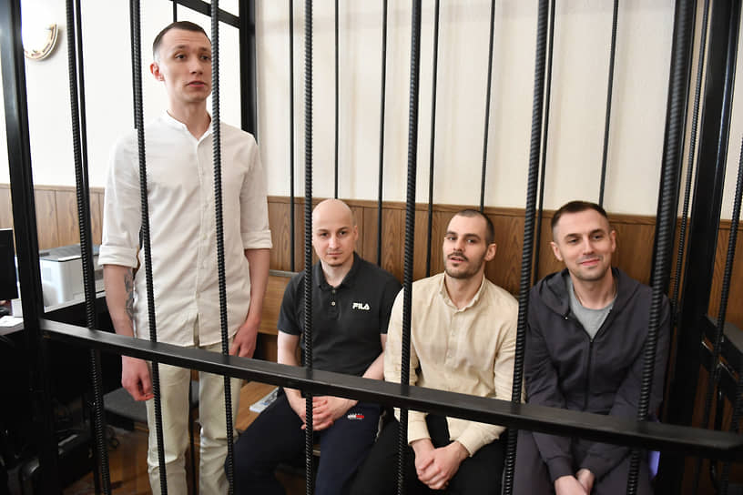 Слева направо: Андрей Бессонов, Роман Муромский, Михаил Головачук, Дмитрий Коротаев 