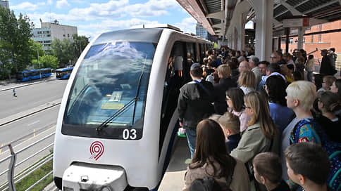 Монорельс реально легенда! // Тысячи москвичей пришли попрощаться с уникальным городским транспортом