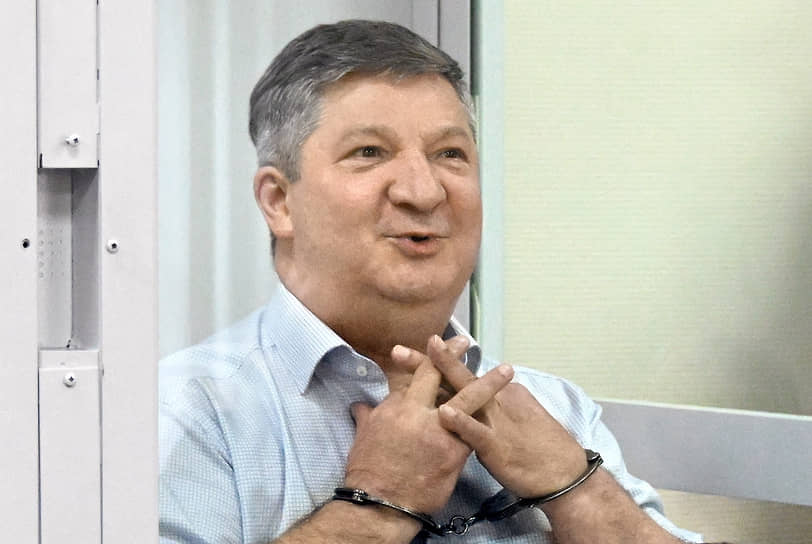 Бывший замначальника Генштаба Халил Арсланов не только получил суровый срок, но и лишился генеральского звания и наград